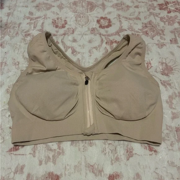 2 zip up bras medium, good condition - Picture 4 of 5